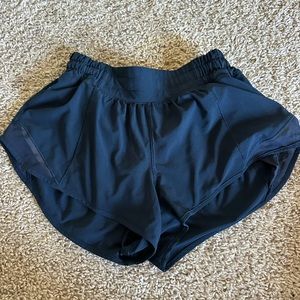 Lululemon Hotty Hot low rise lined short 2.5 inseam